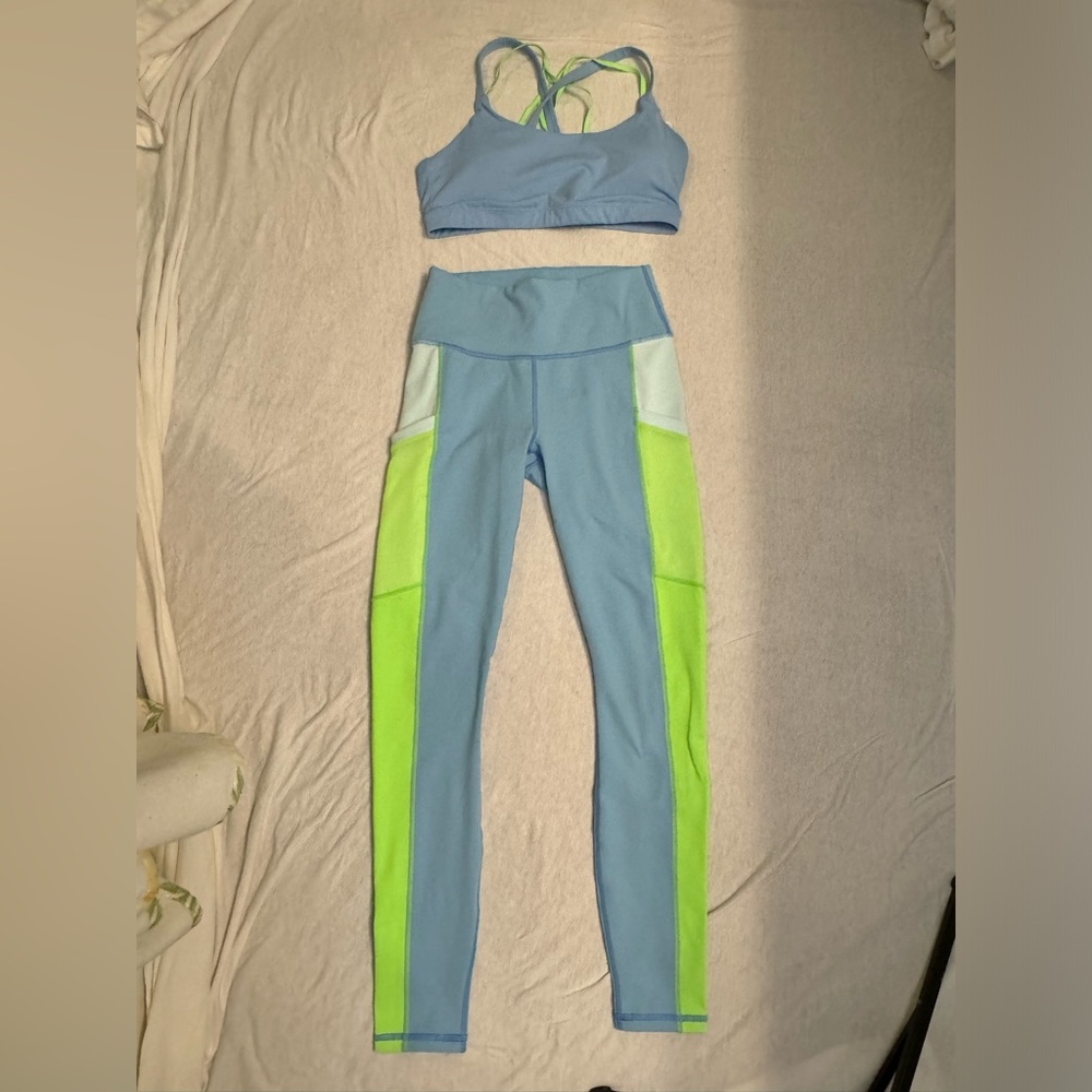 Fabletics set - small bottoms - medium bra